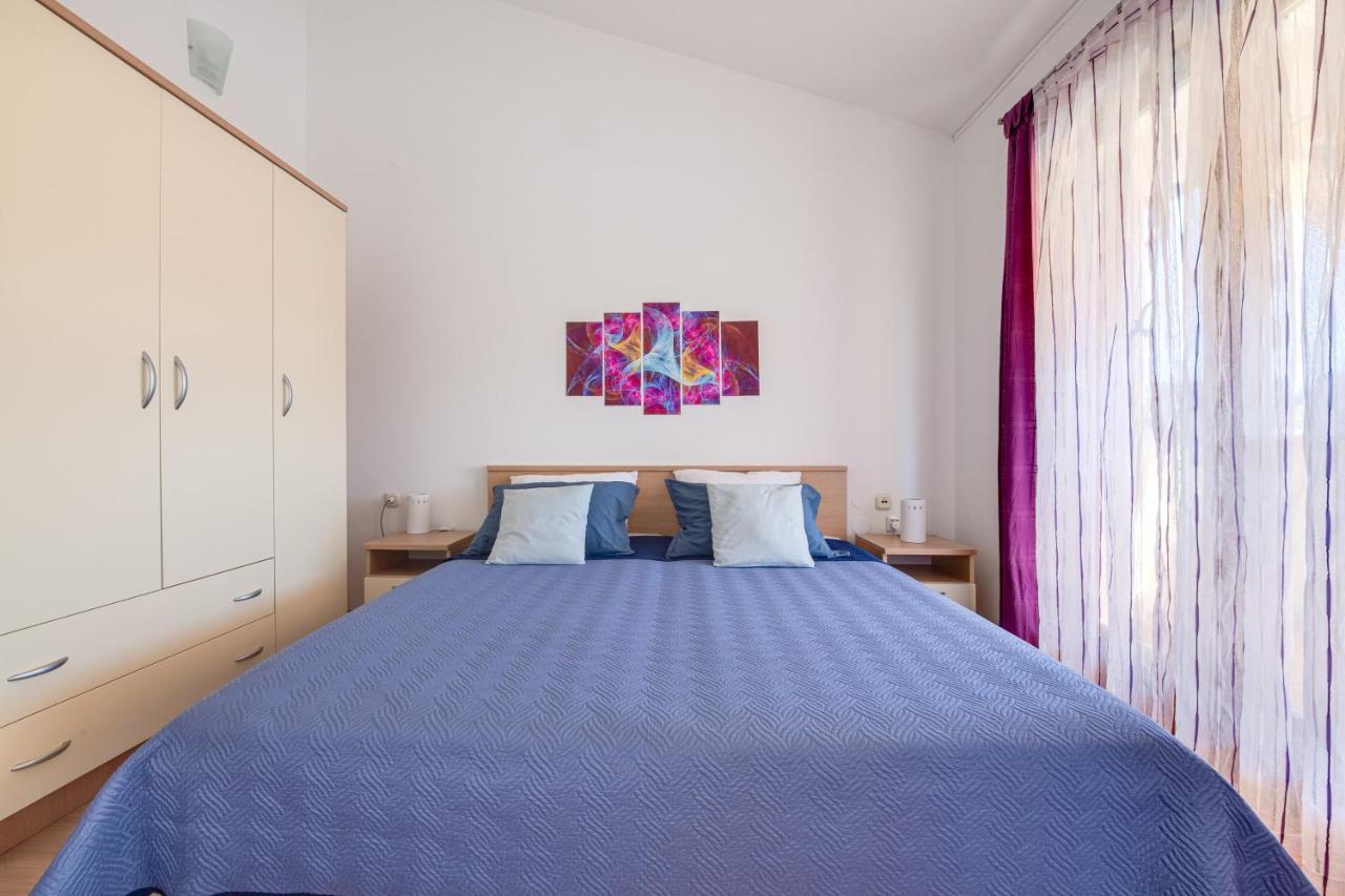 Villa Livia: Family-Friendly Retreat with Pool and Playground Liznjan Exterior photo