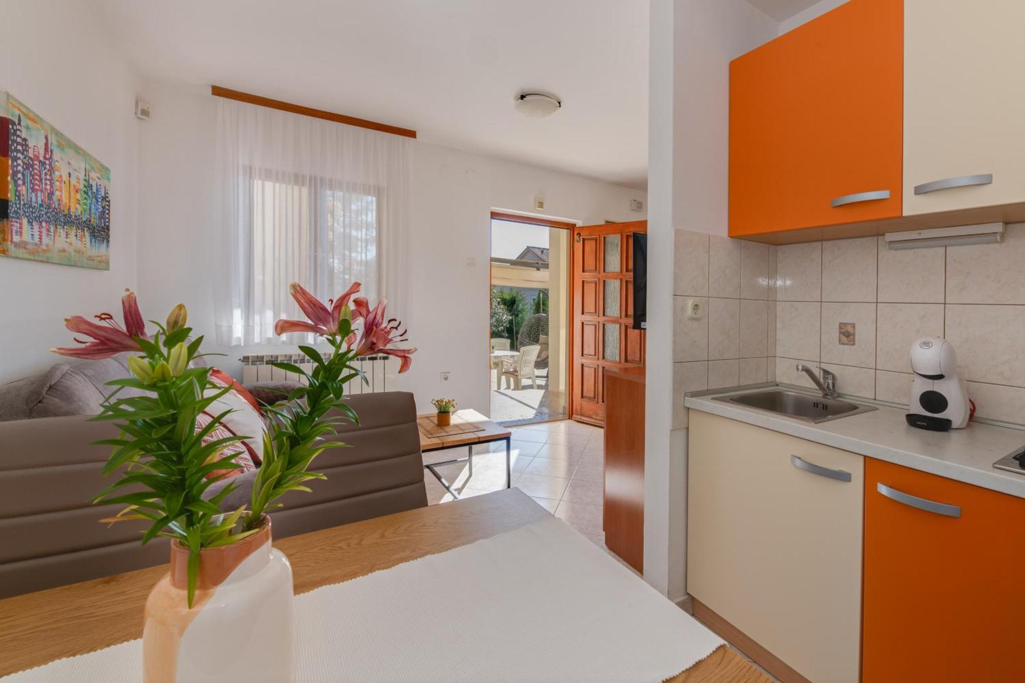 Villa Livia: Family-Friendly Retreat with Pool and Playground Liznjan Exterior photo